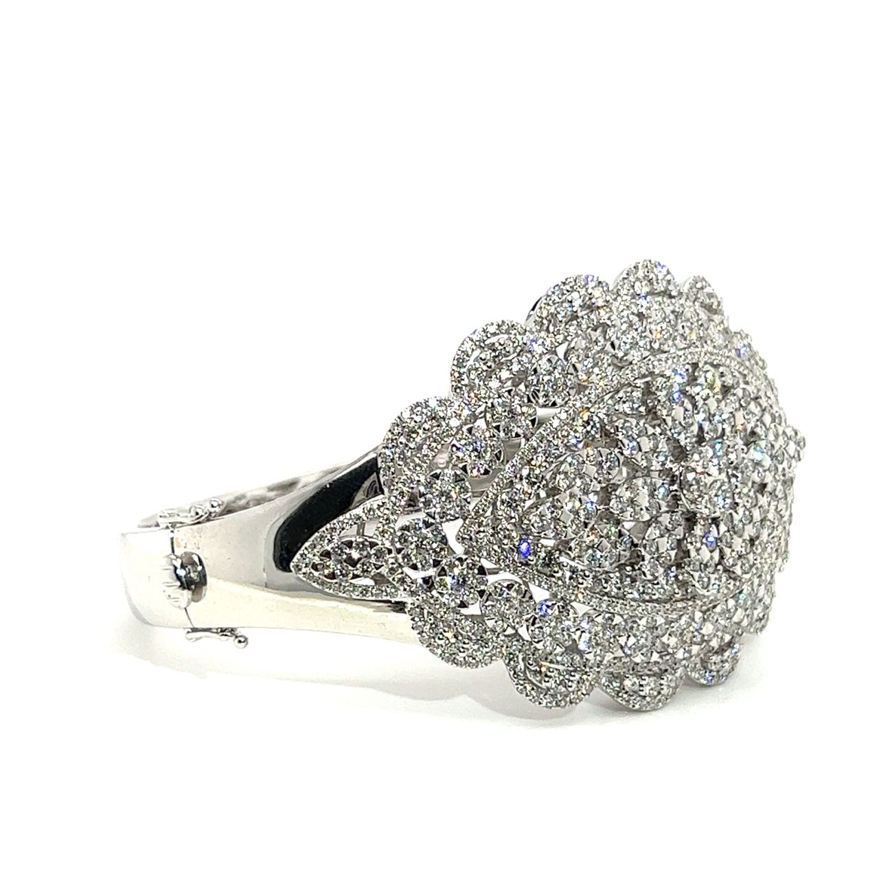 18K White Gold Diamond Bangle