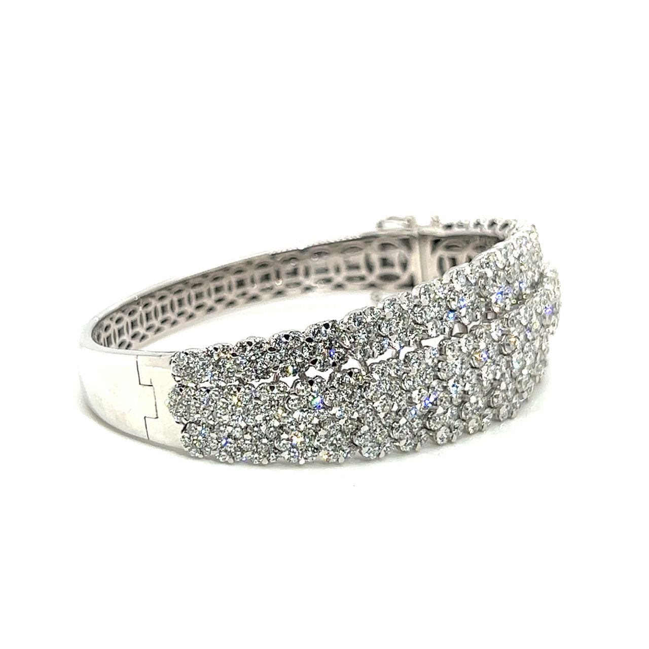 18K White Gold Diamond Bangle