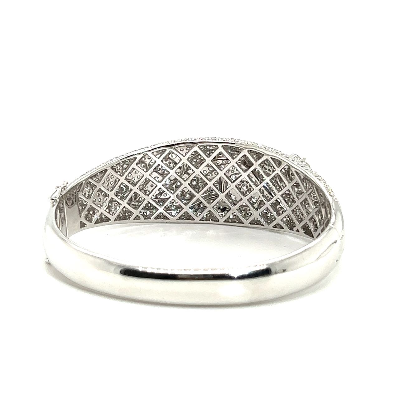 18K White Gold Diamond Bangle