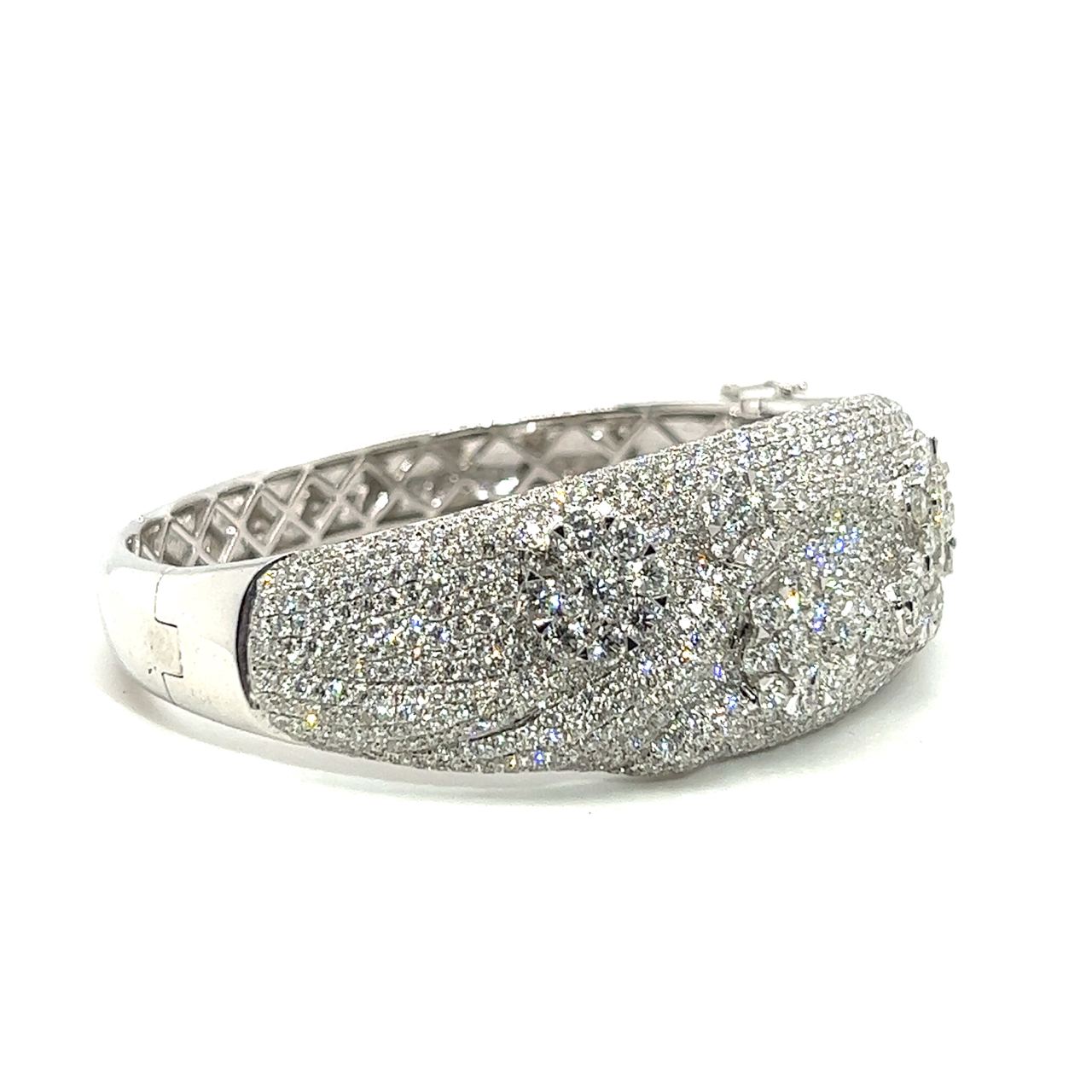 18K White Gold Diamond Bangle