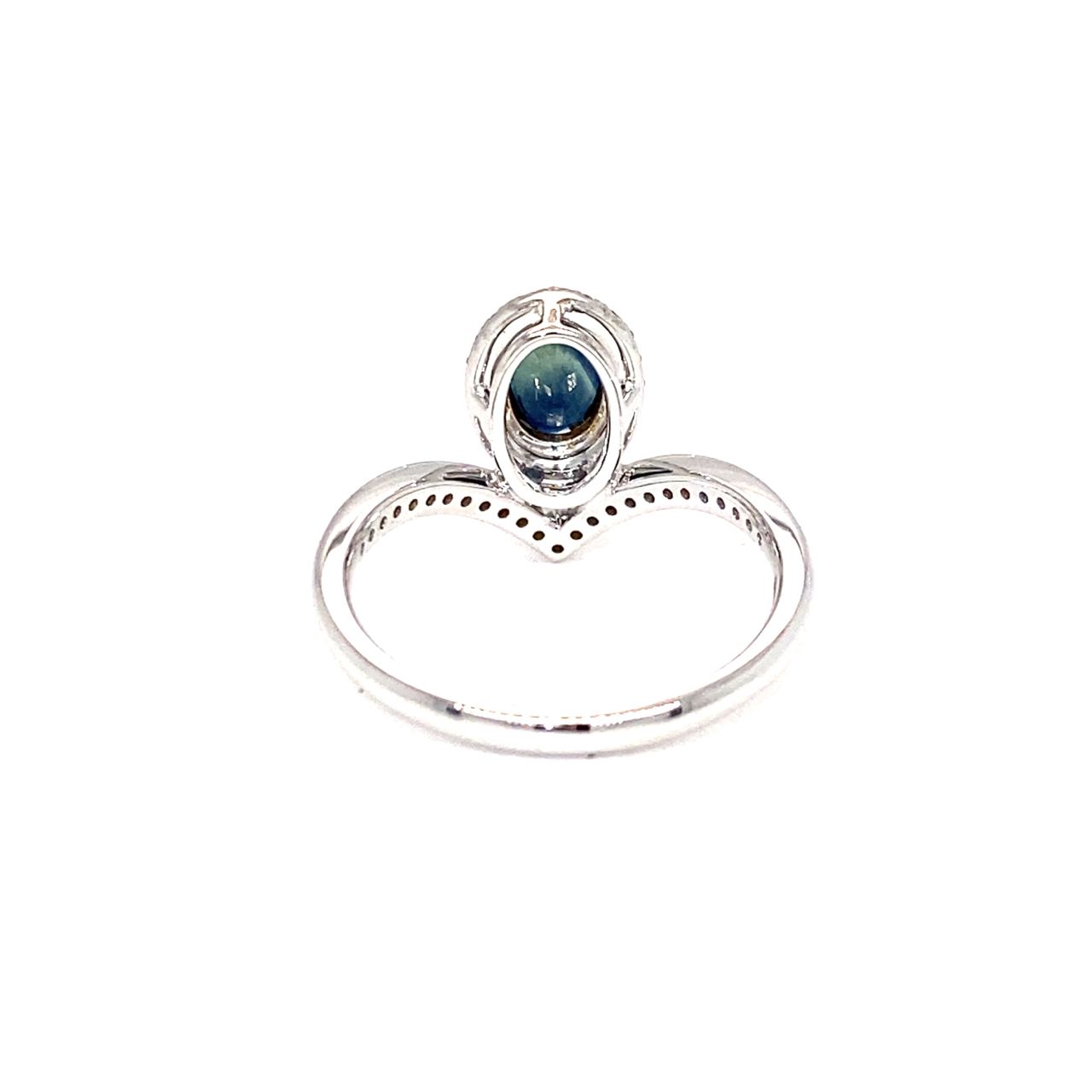 18 White Gold Sapphire Ring