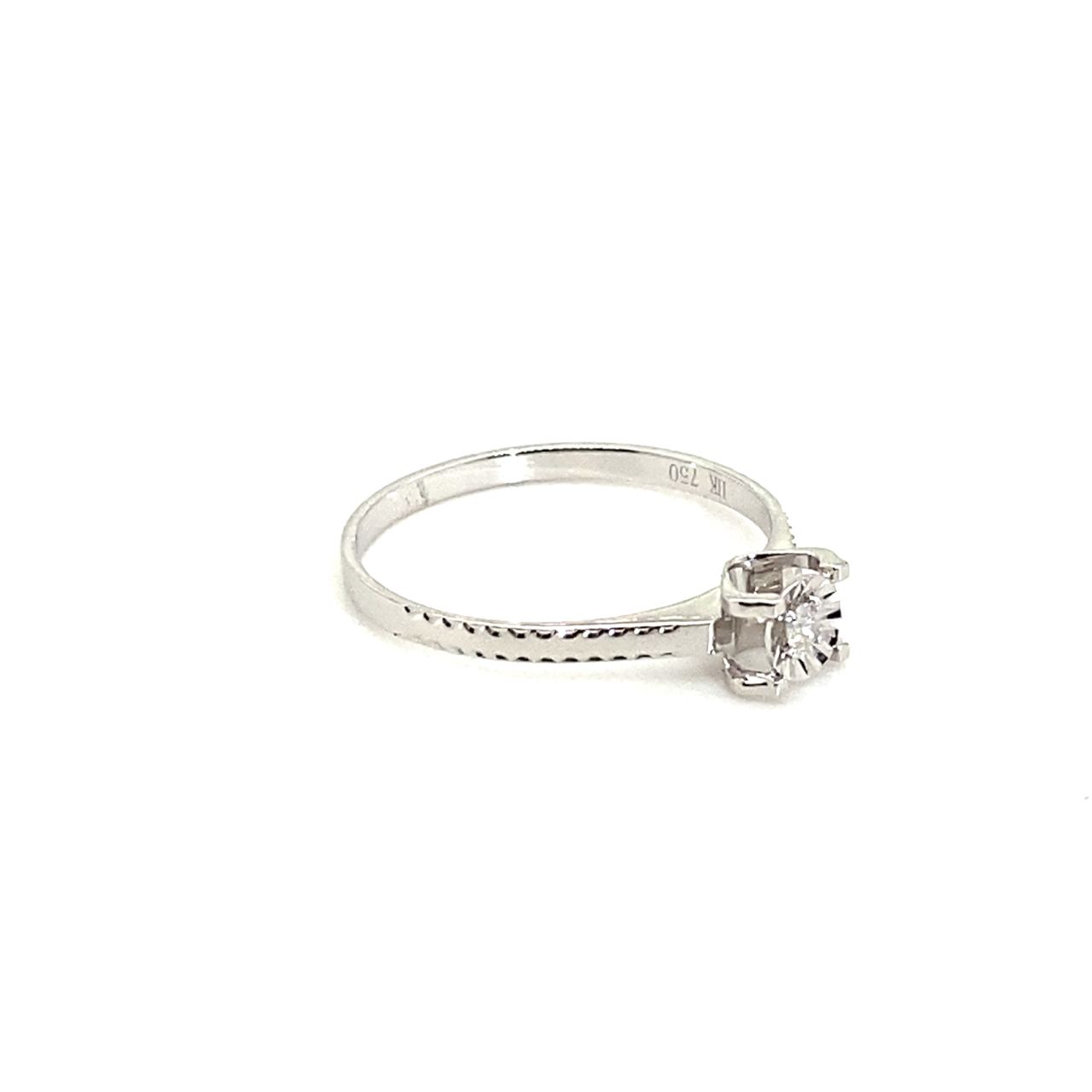 18 White Gold Diamond Ring