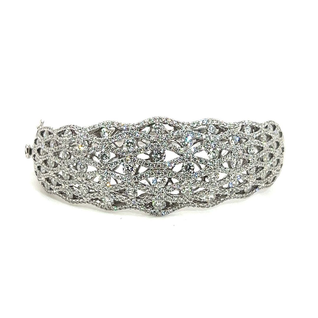 18K White Gold Diamond Bangle