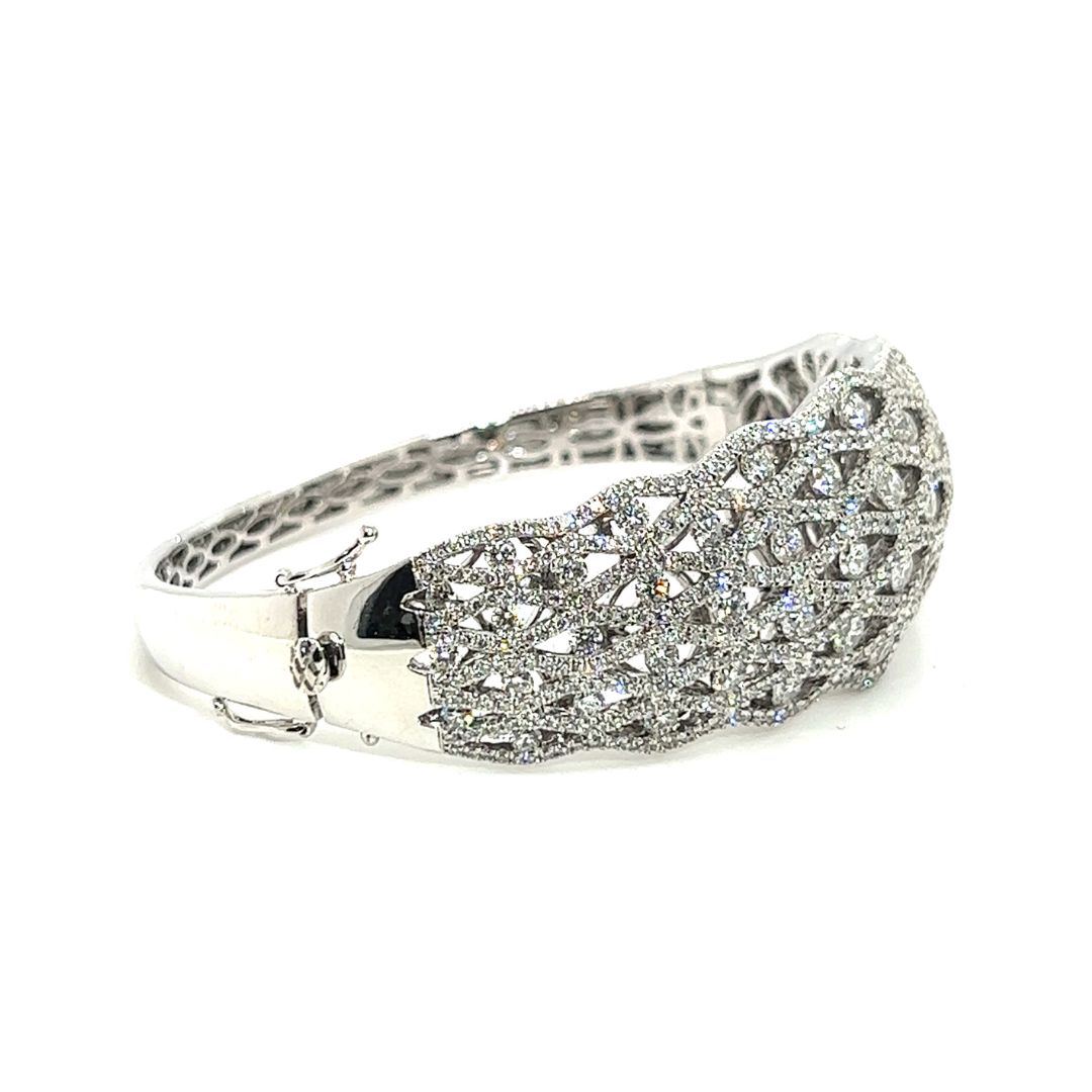 18K White Gold Diamond Bangle