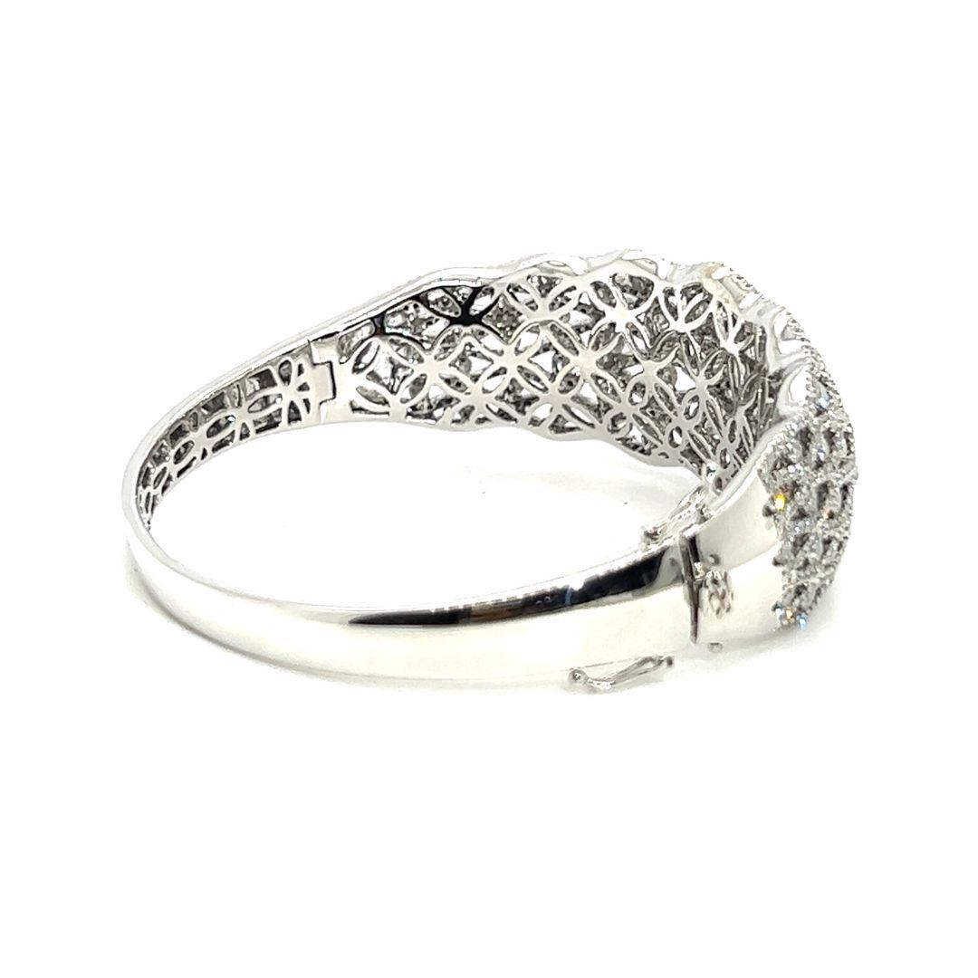 18K White Gold Diamond Bangle