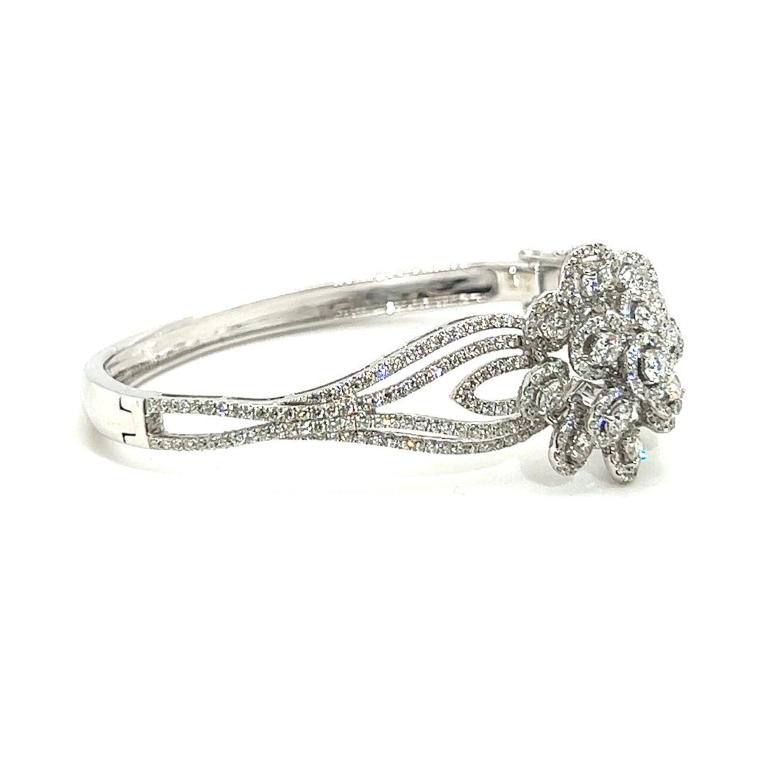 18K White Gold Diamond Bangle