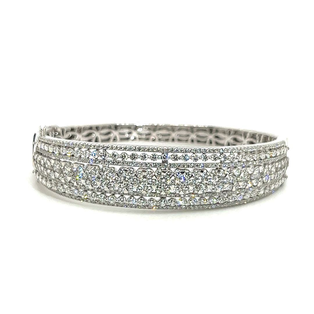 18K White Gold Bangle