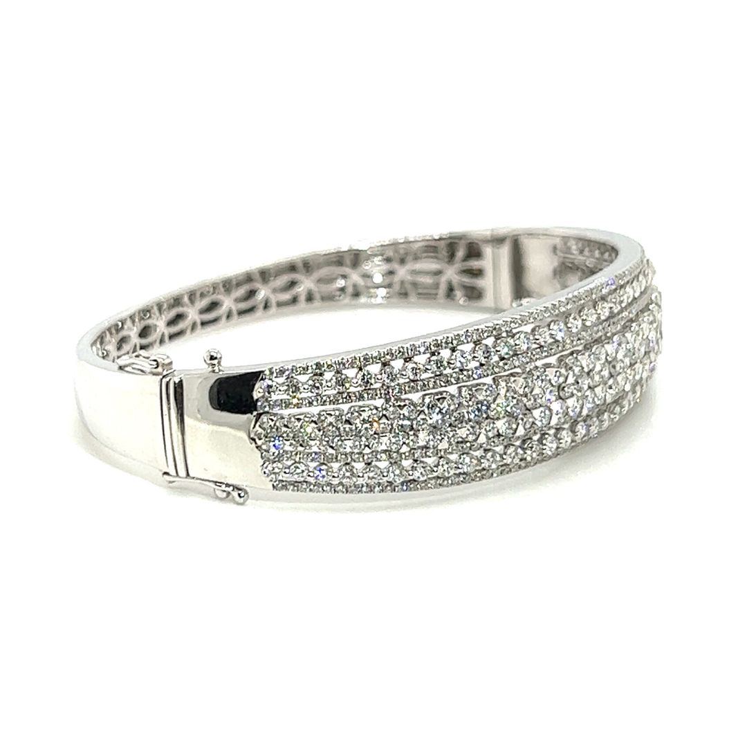 18K White Gold Bangle