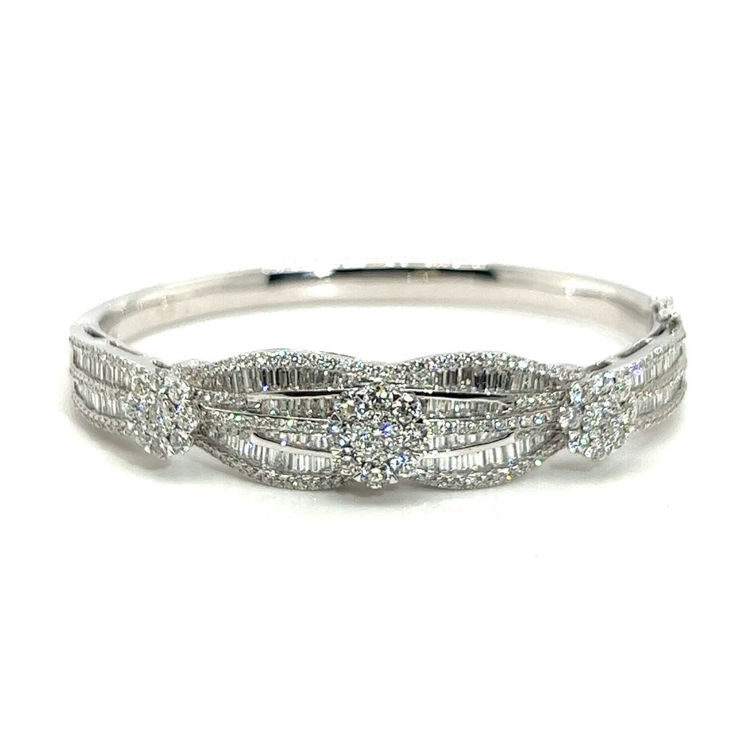 18K White Gold Diamond Bangle
