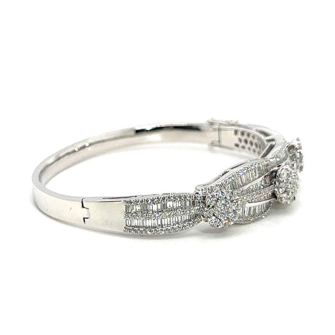 18K White Gold Diamond Bangle