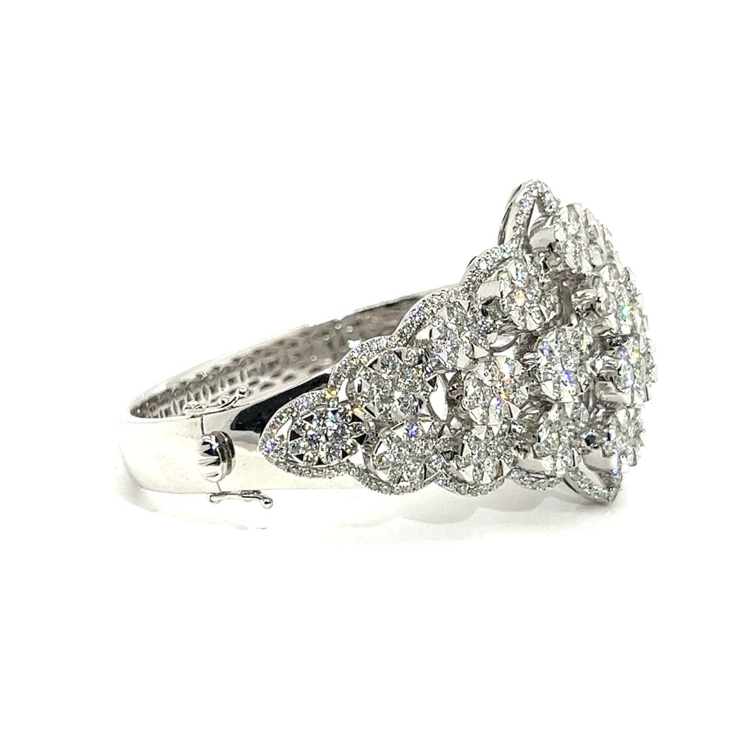 18K White Gold Diamond Bangle