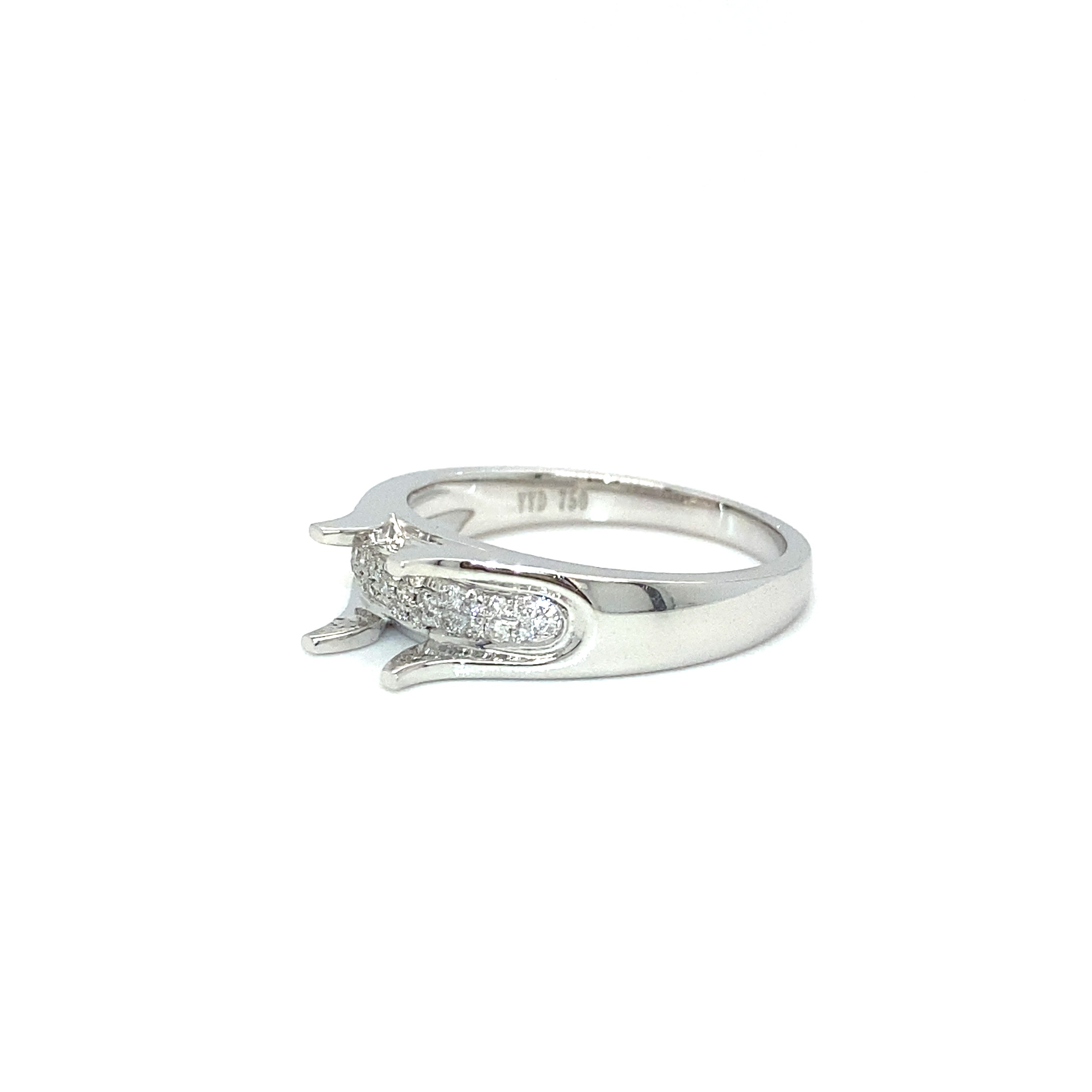 18K White Gold Short Bubble Prongs Diamond Ring