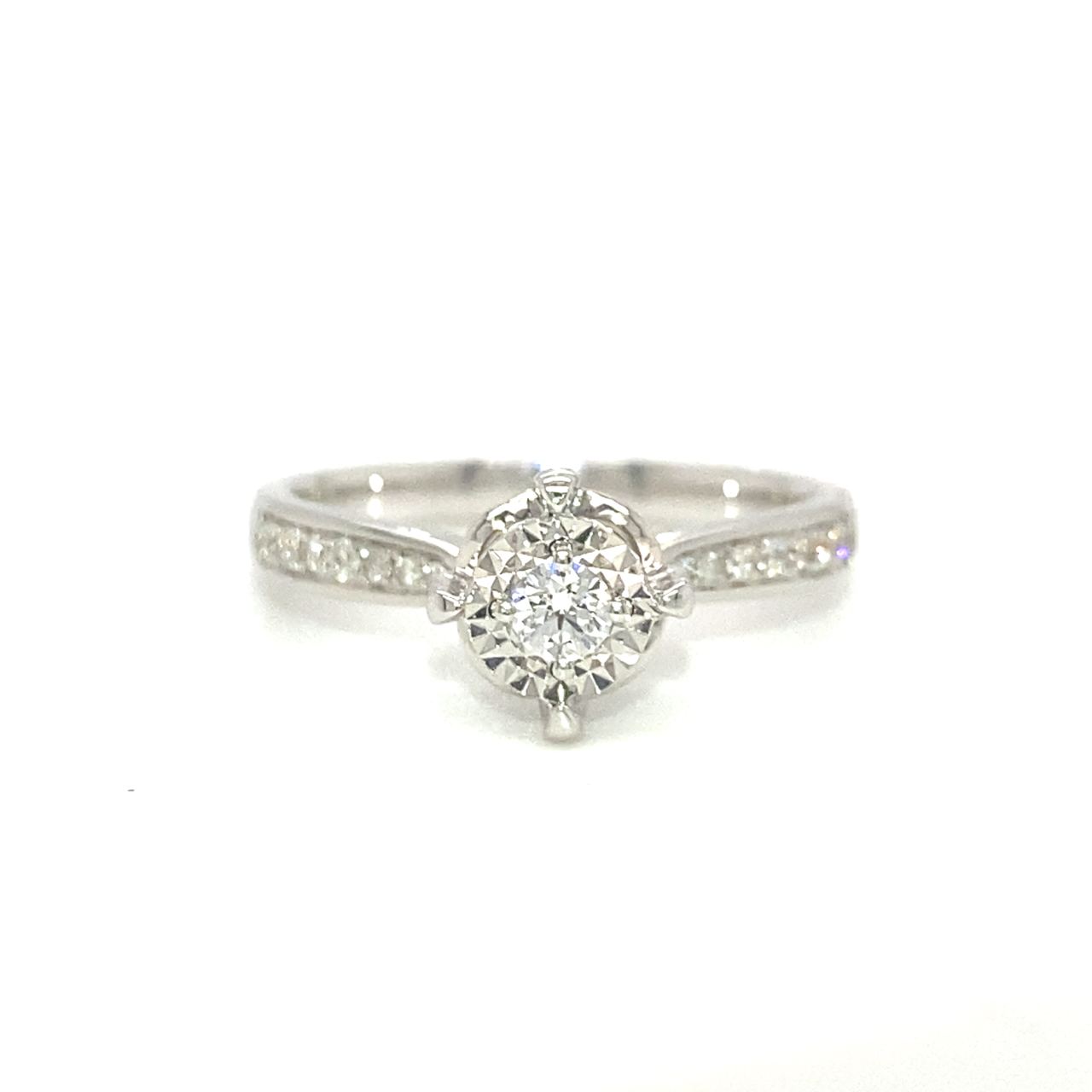 18K White Gold Four Prongs Illusion Diamond Ring