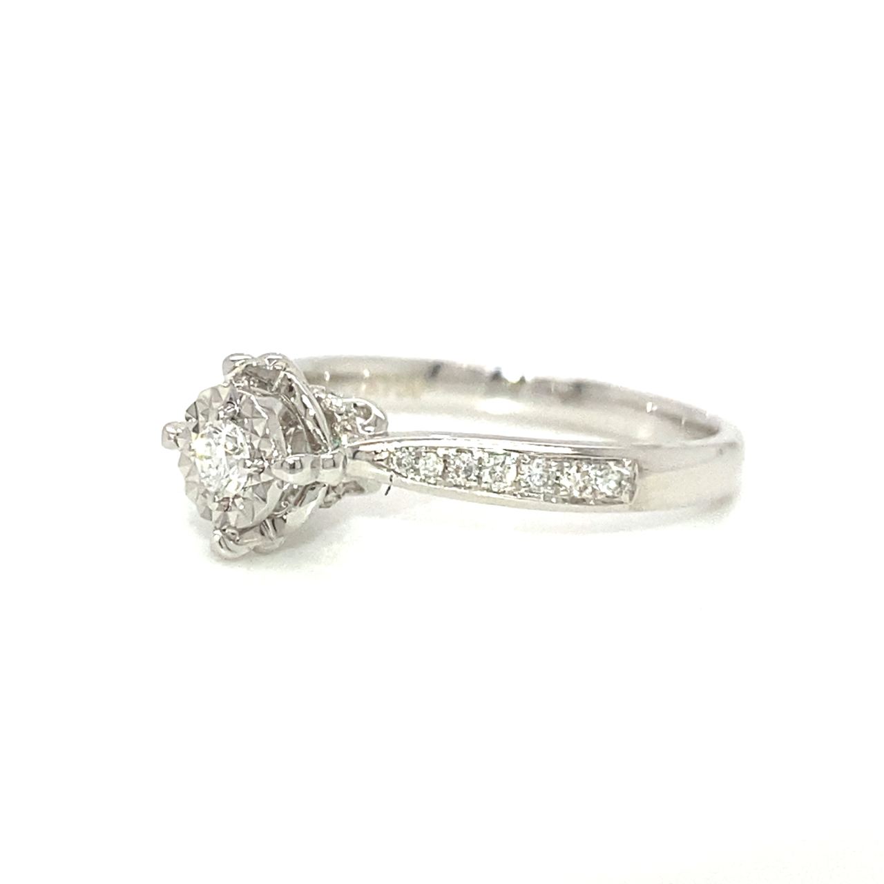 18K White Gold Four Prongs Illusion Diamond Ring
