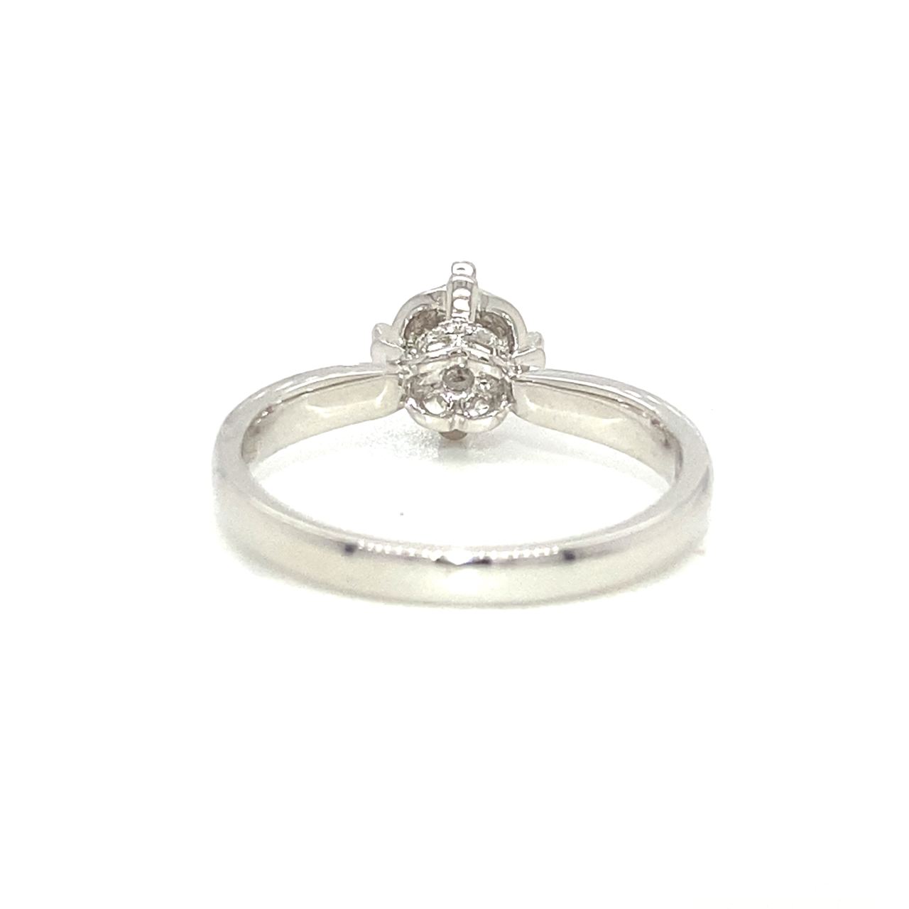 18K White Gold Four Prongs Illusion Diamond Ring