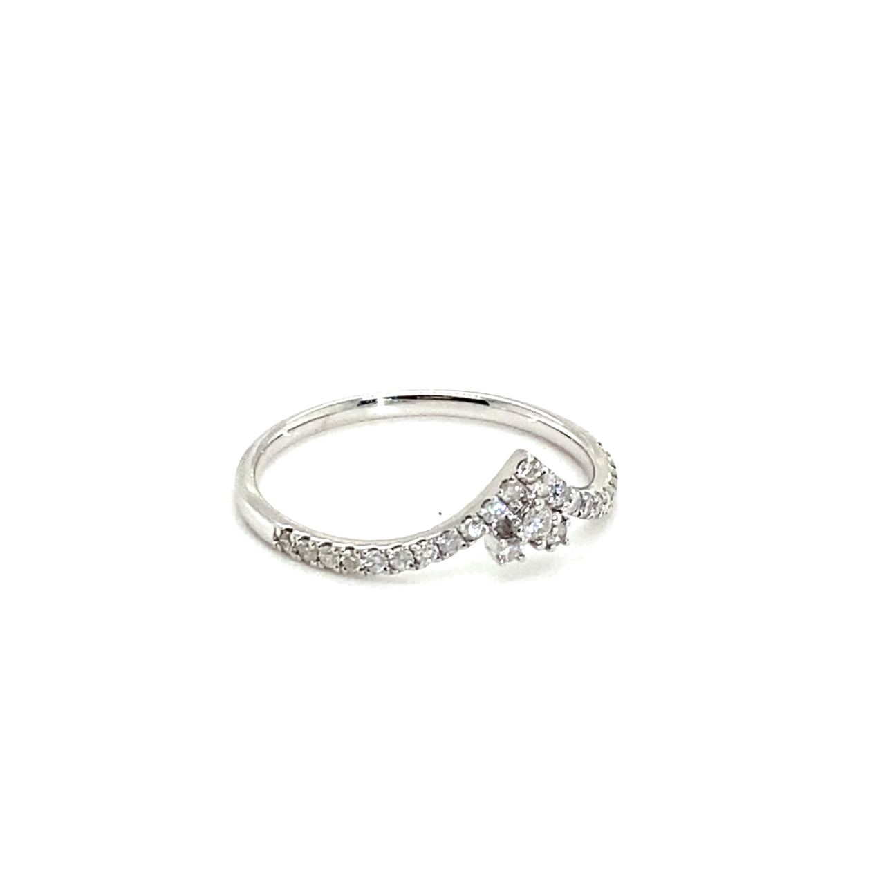 18K White Gold V Shape Trinity Diamond Ring