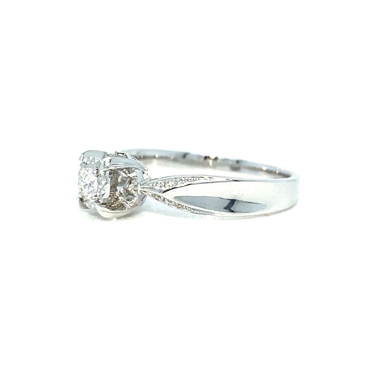 18K White Gold Snap Cushion Top Set Diamond Ring