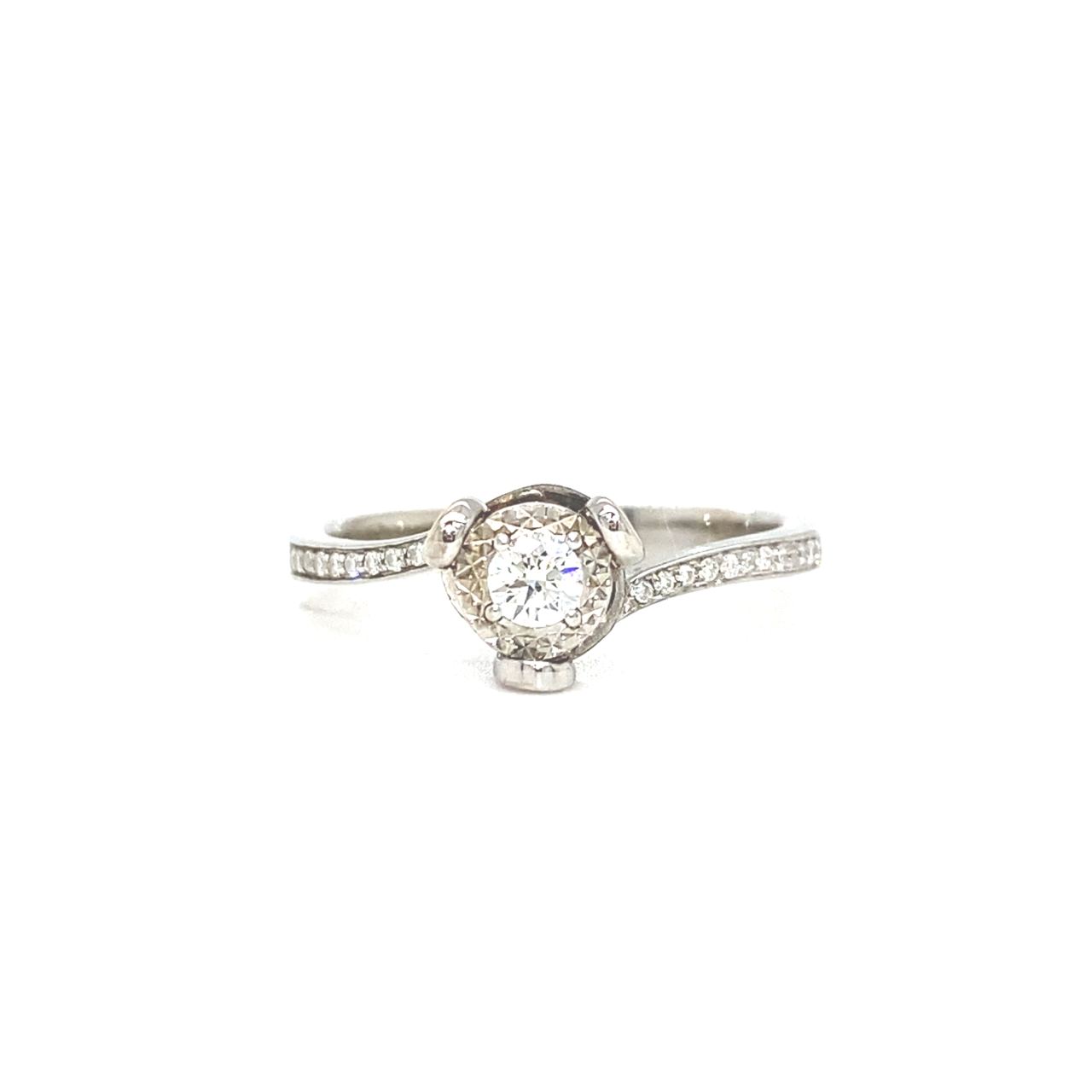 18K White Gold Triple Claws Illusion Diamond Ring