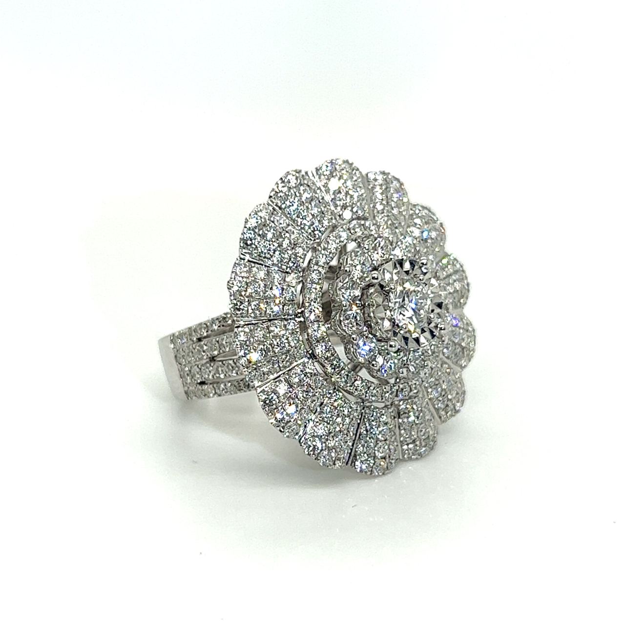 18K White Gold Dinosour Style With Lotus Cluster Top Diamond Ring