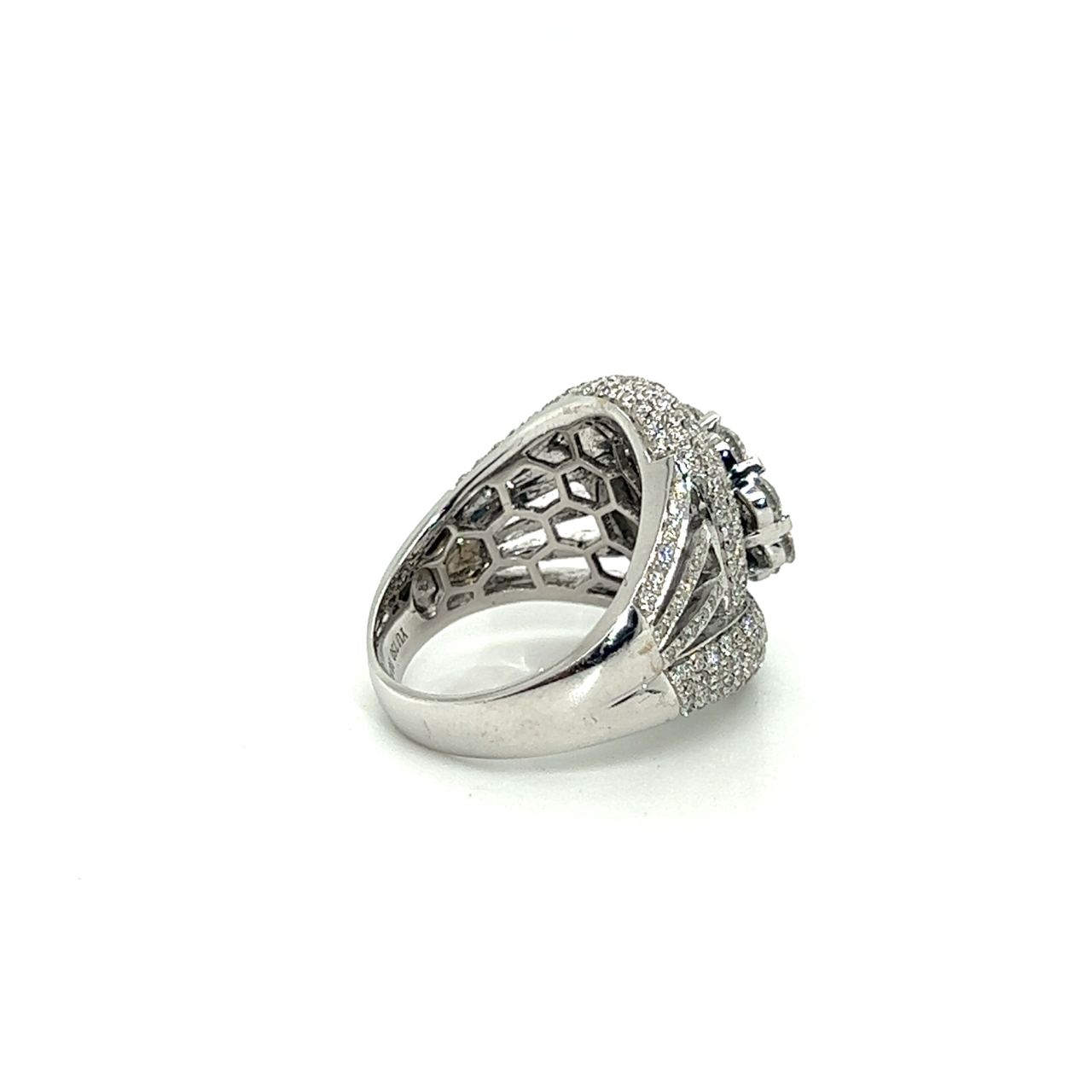 18K White Gold Bubble Side Lotus Top Chubby Diamond Ring