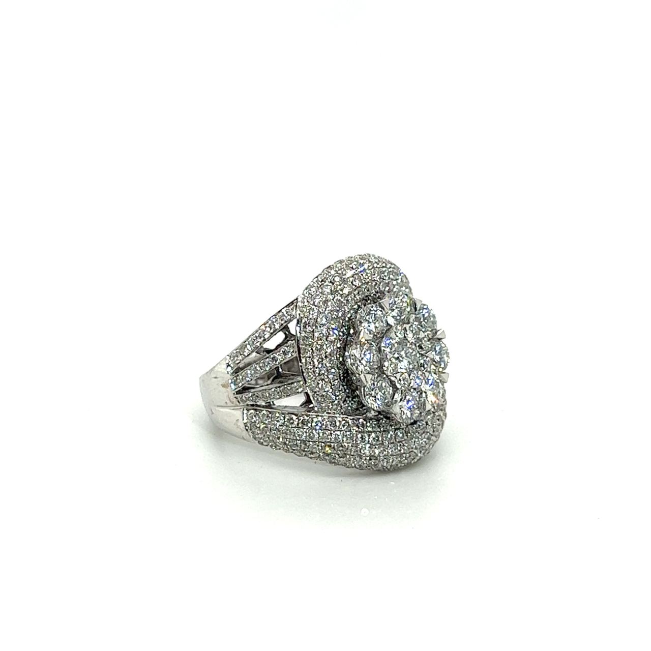 18K White Gold Bubble Side Lotus Top Chubby Diamond Ring