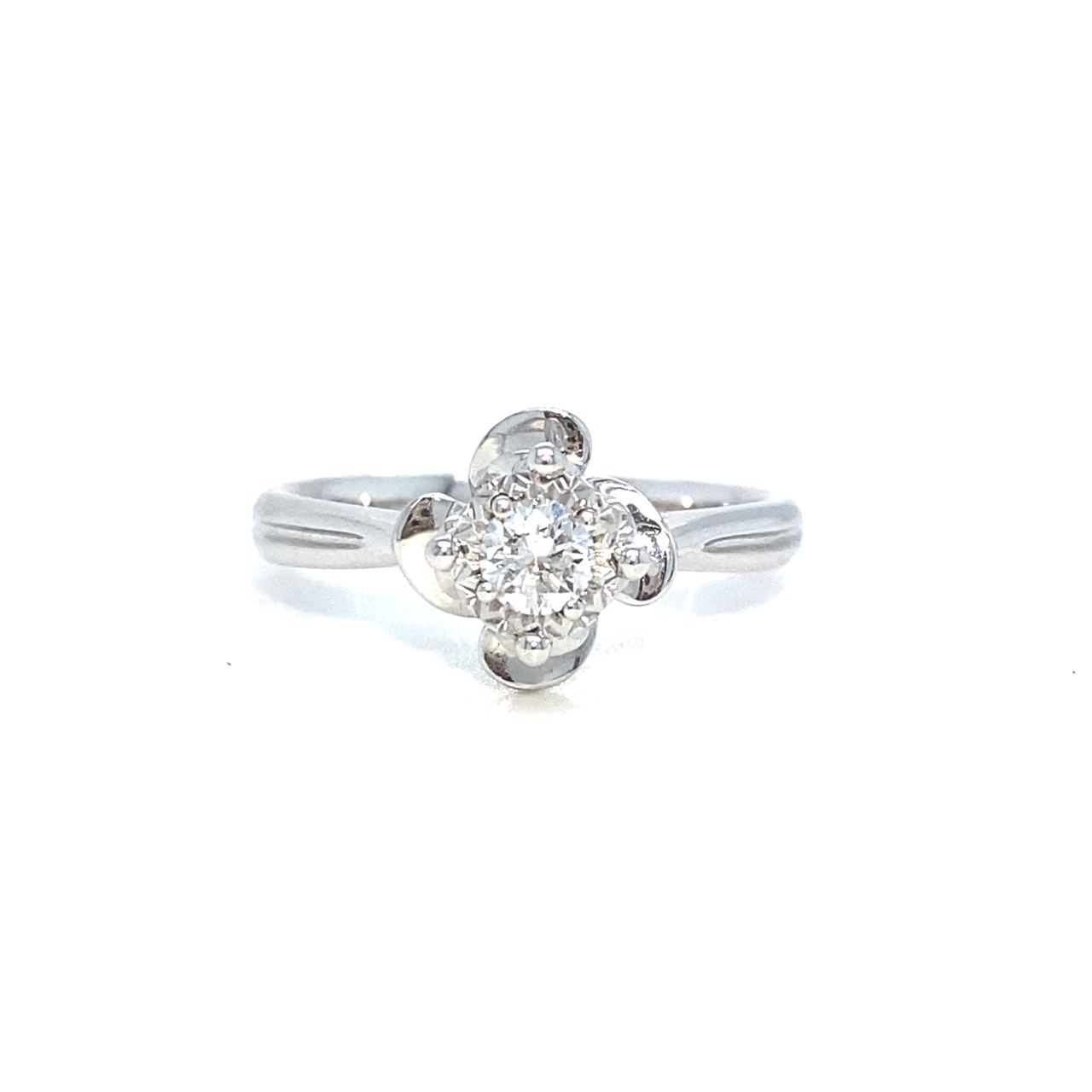 18K White Gold Bud Flower Illusion Diamond Ring