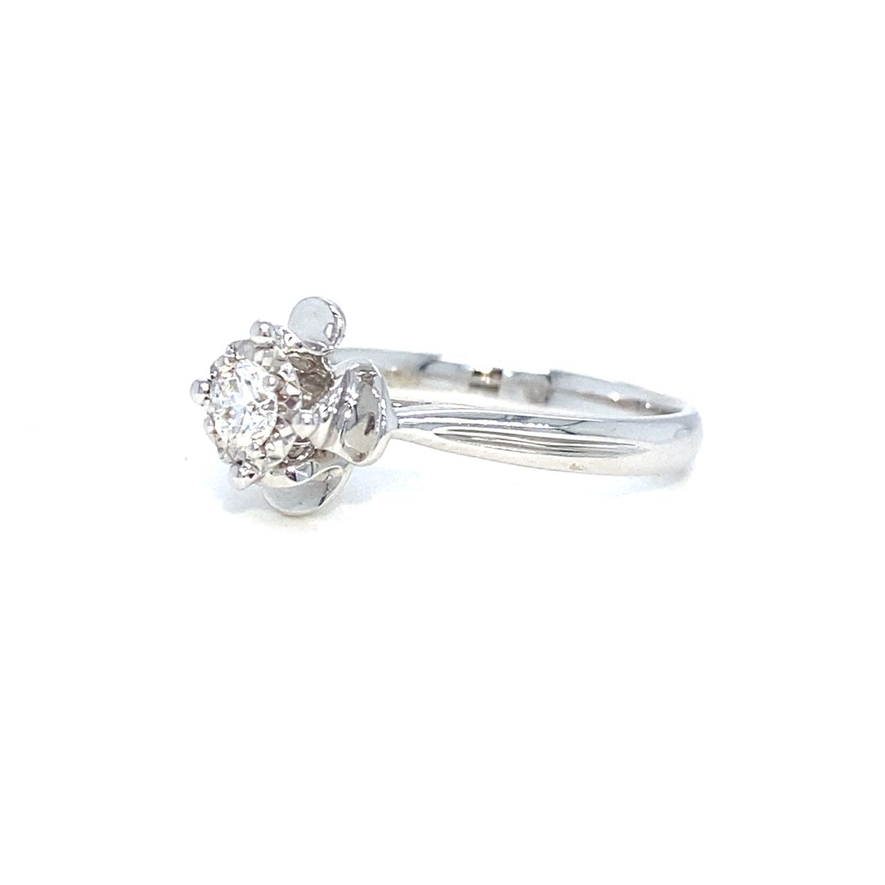 18K White Gold Bud Flower Illusion Diamond Ring