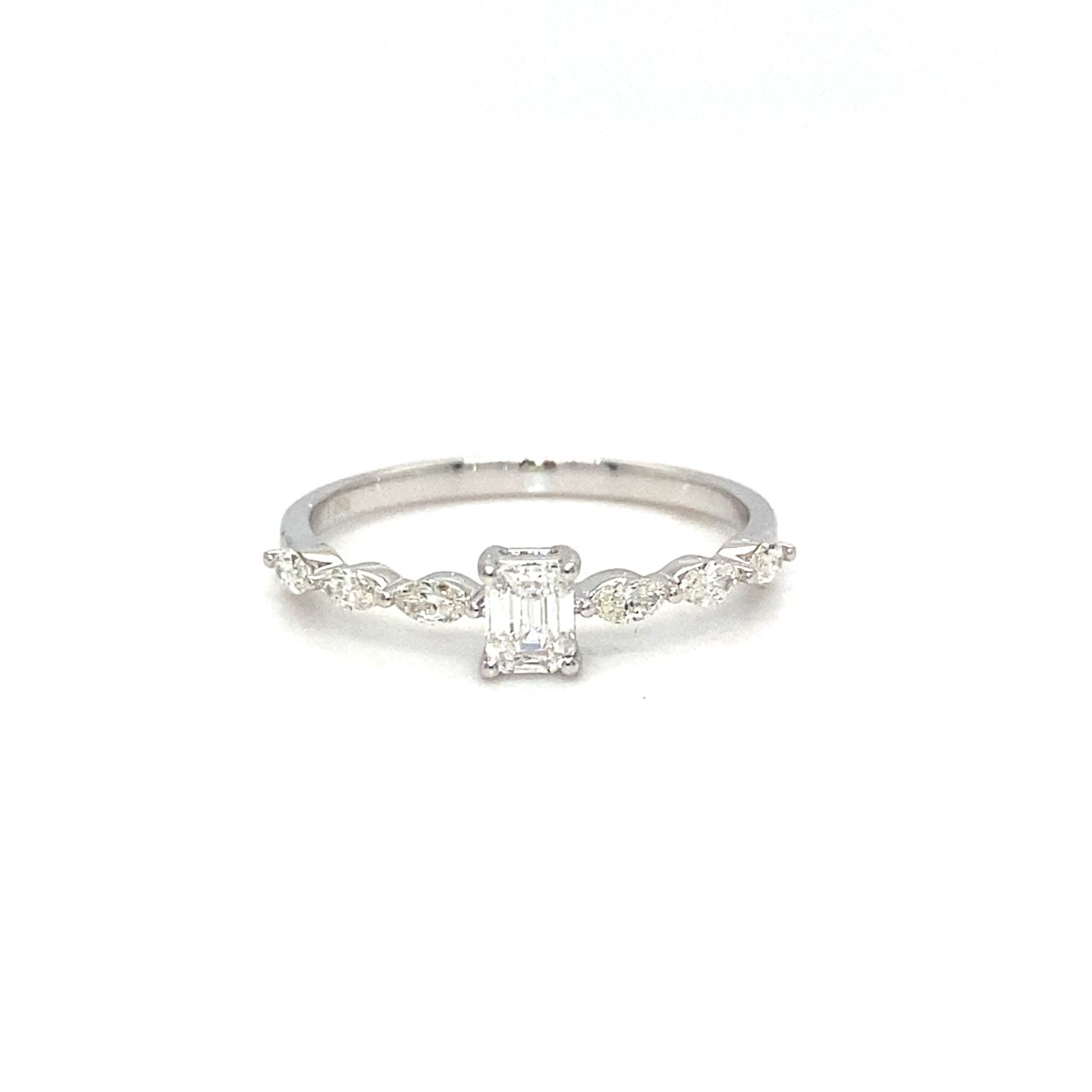 18K White Gold Diamond Ring