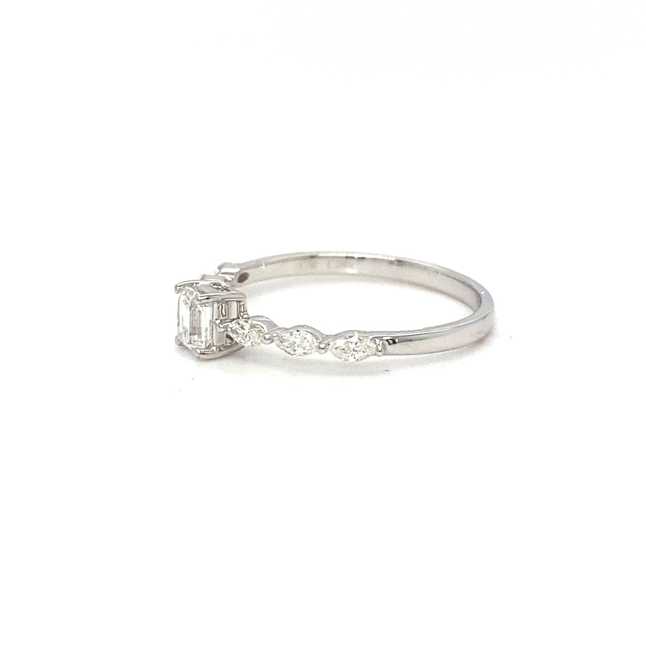 18K White Gold Diamond Ring