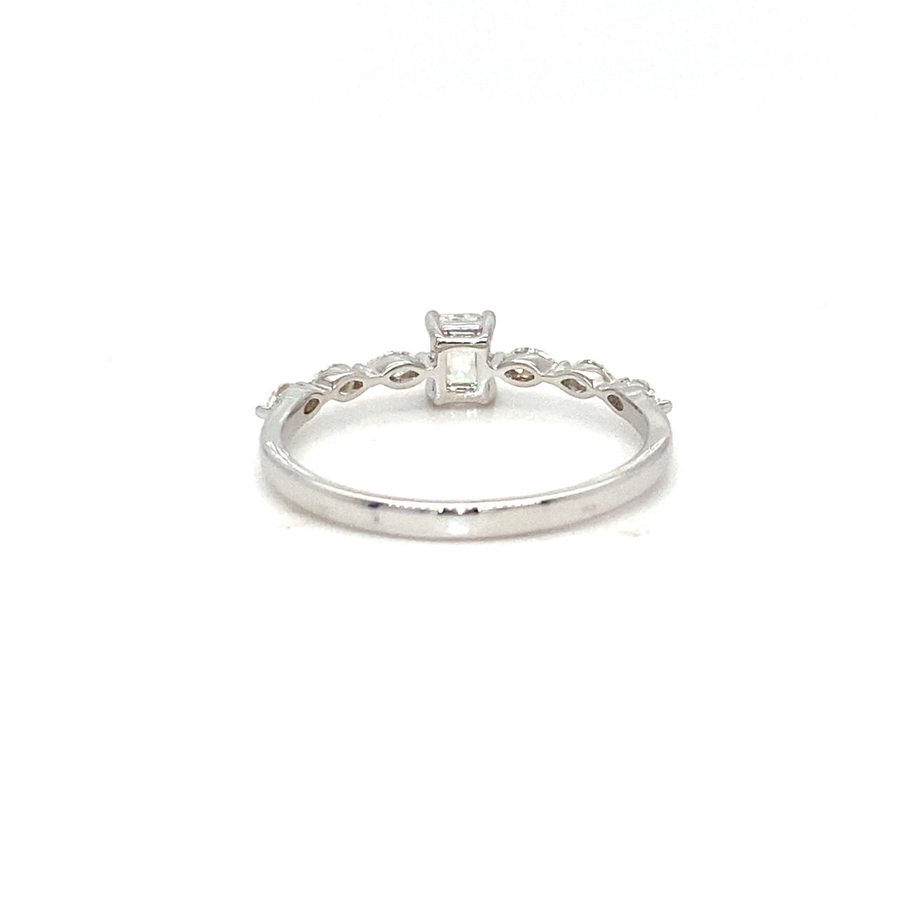 18K White Gold Diamond Ring