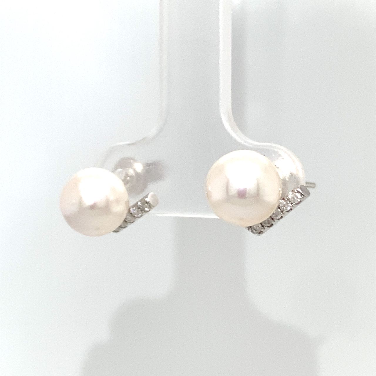 18K White Gold V Shape Diamond Pearl Earrings