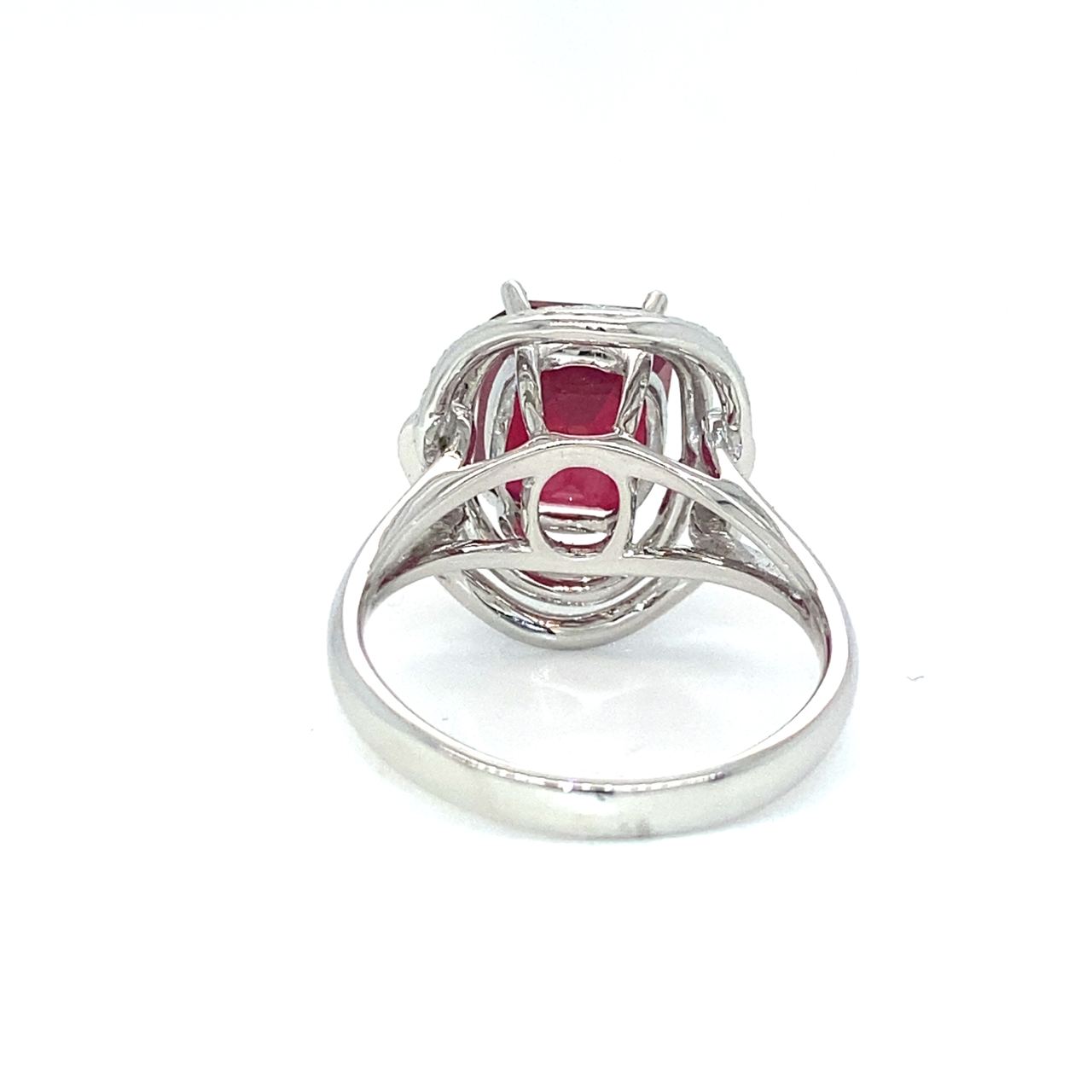 18K White Gold Wave Frame Emerald Ruby Shaped Diamond Ring