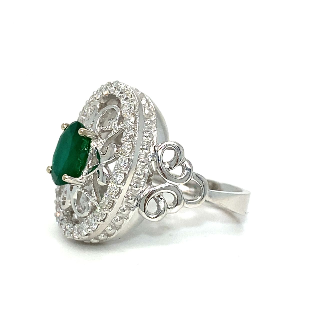 18K White Gold Emerld Ring