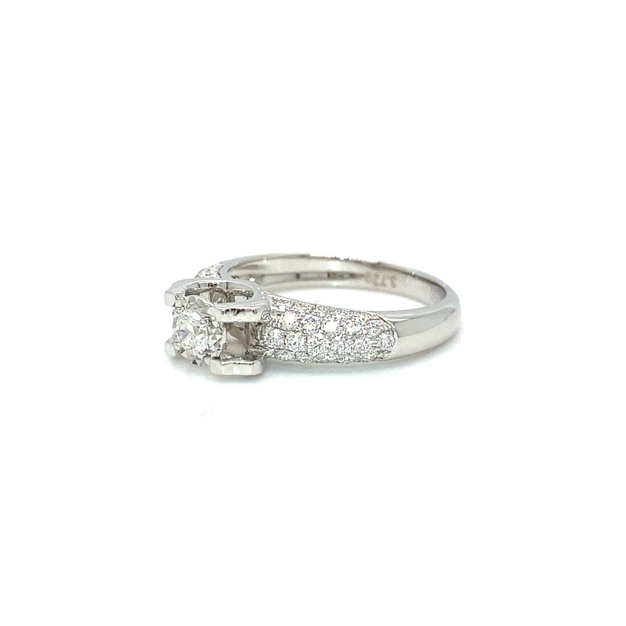 18K White Gold Chubby Shoulder Cushion Top Diamond Ring