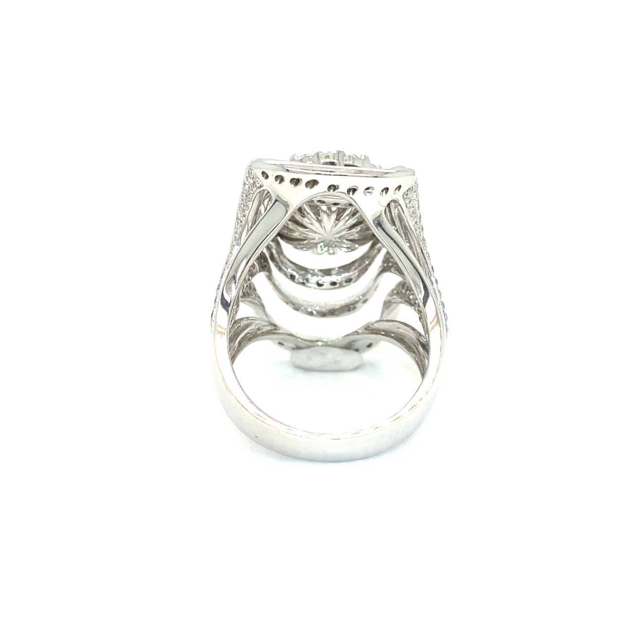18K White Gold Wavy Ray Cluster Top Diamond RIng