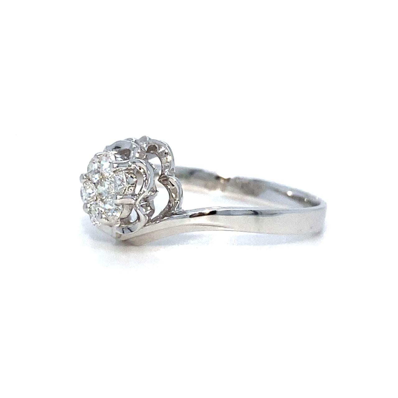 18K White Gold Lotus Top Diamond Ring