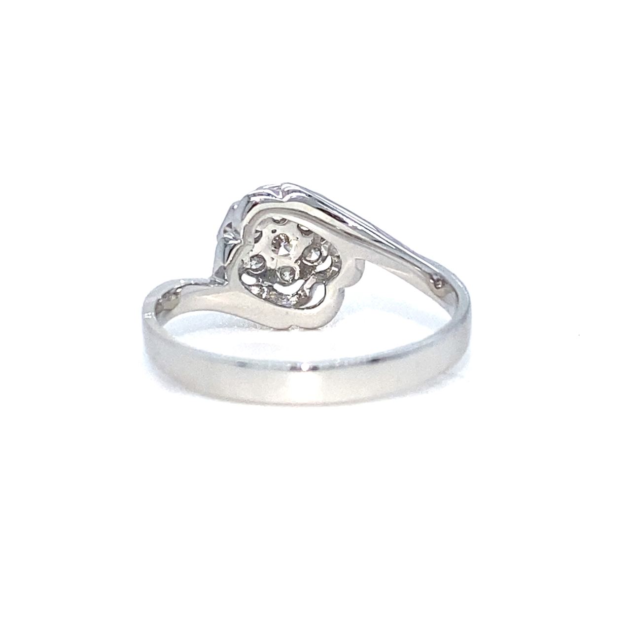 18K White Gold Lotus Top Diamond Ring