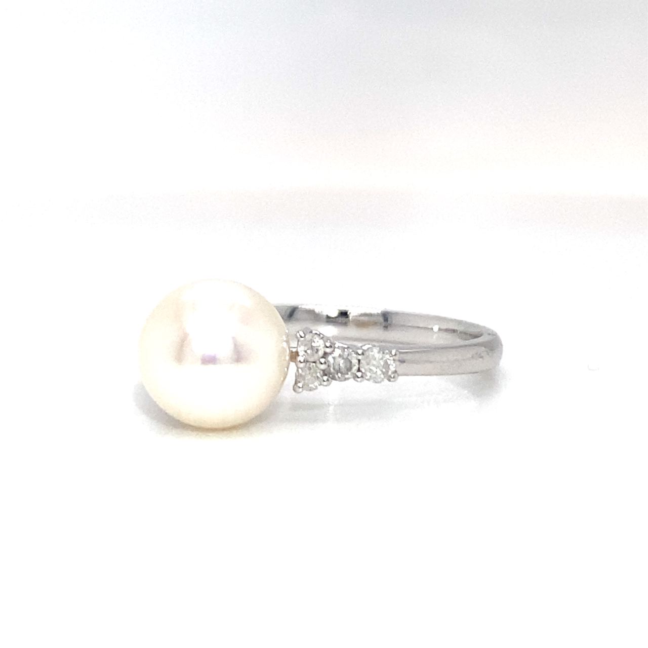 18K White Gold Cluster Pearl Diamond Ring