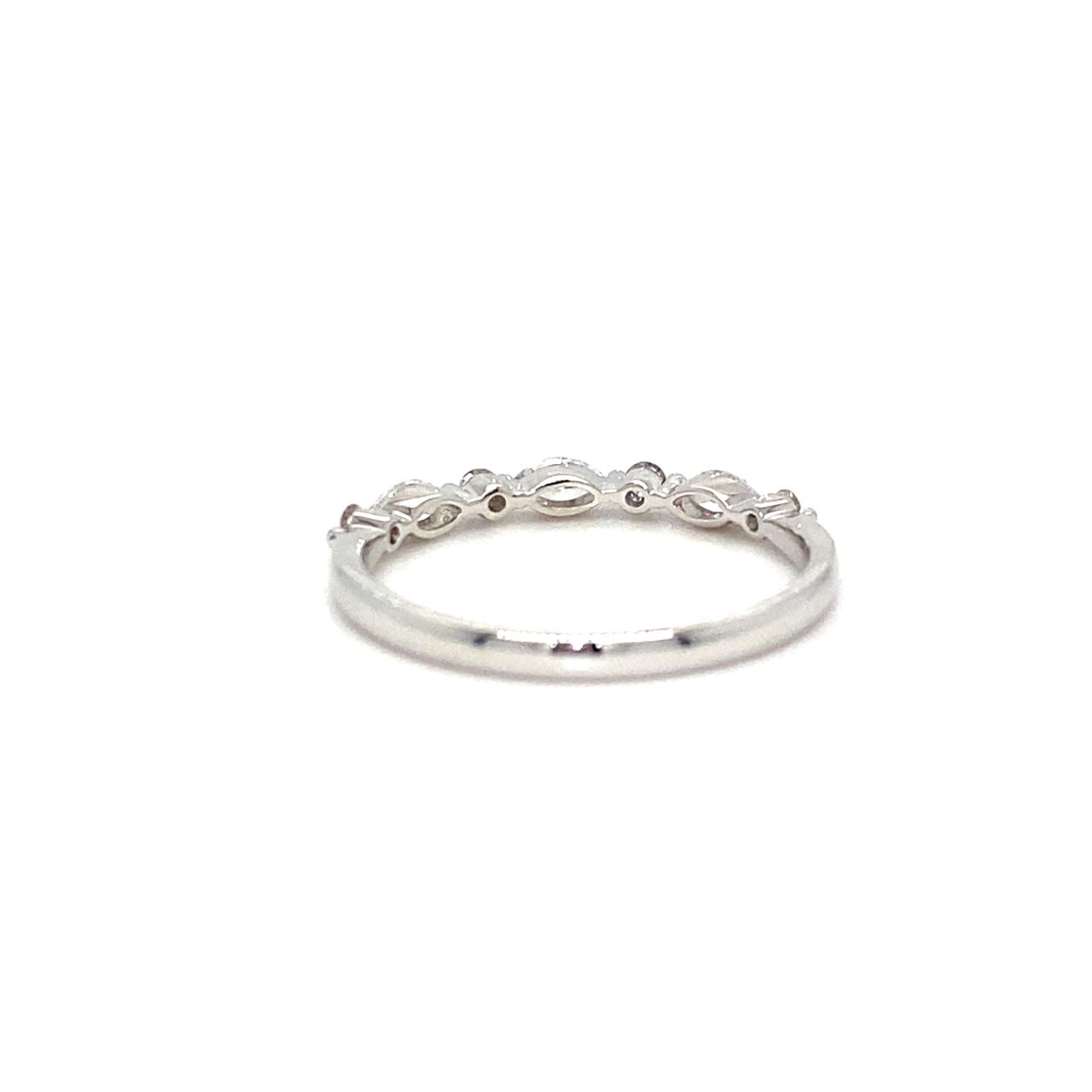 18K White Gold Diamond Ring
