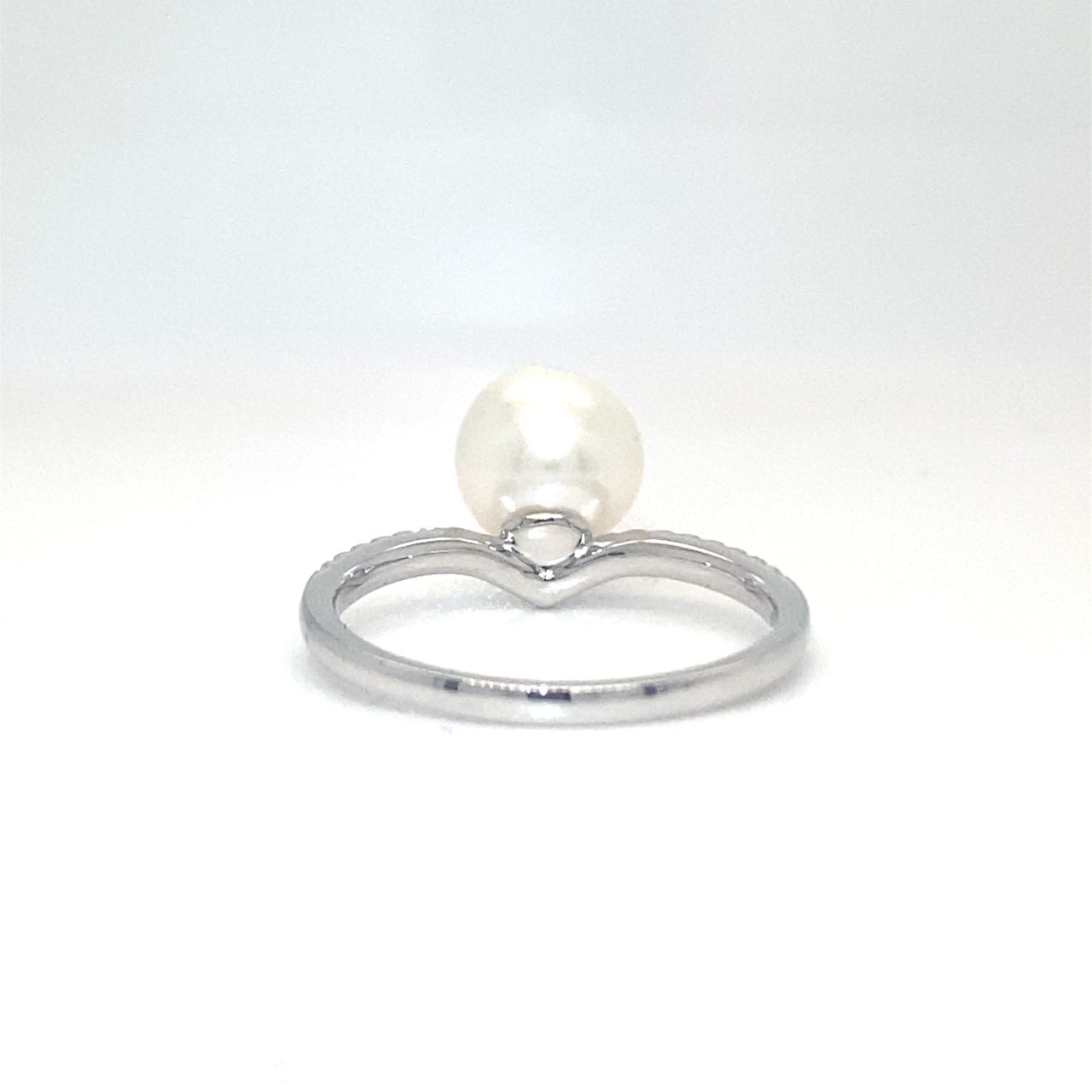 18K White Gold Classic V Shape Pearl Diamond Ring