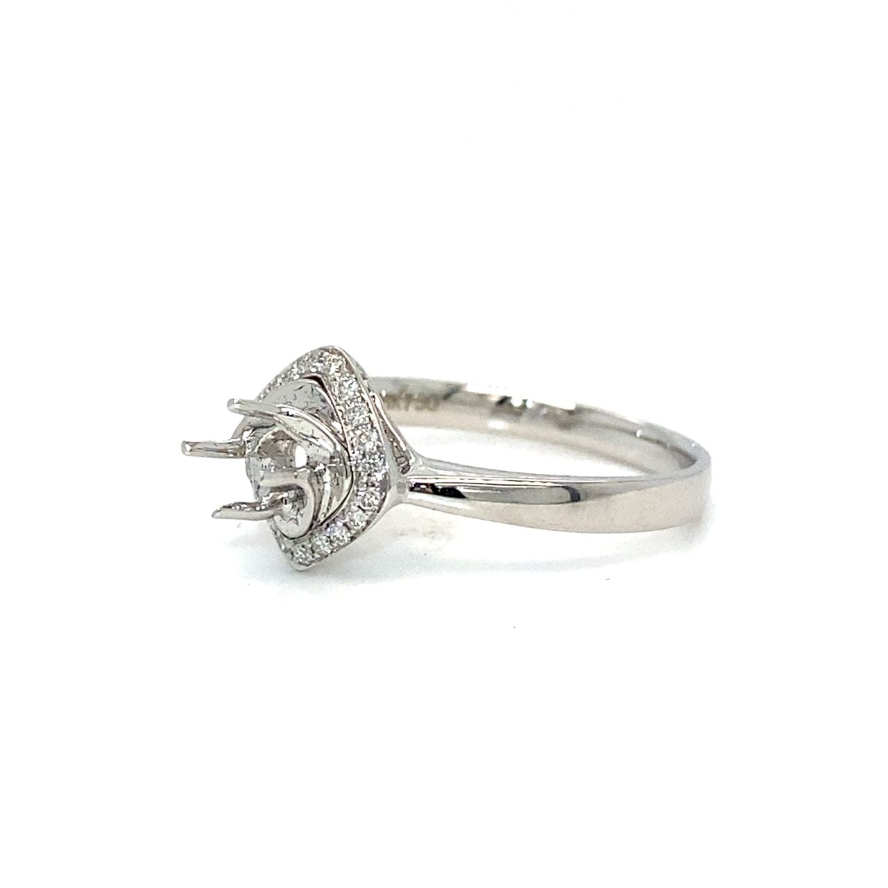 18K White Gold Diamond Ring