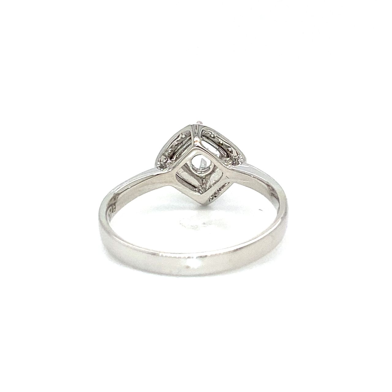 18K White Gold Diamond Ring