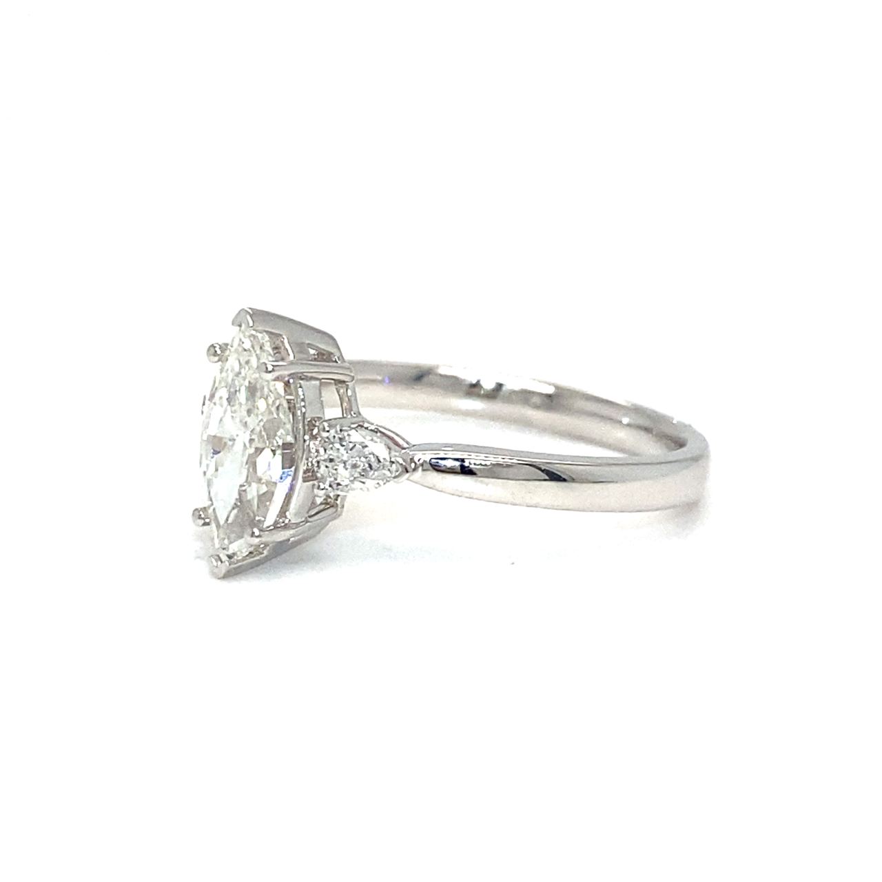 18K White Gold Diamond Ring