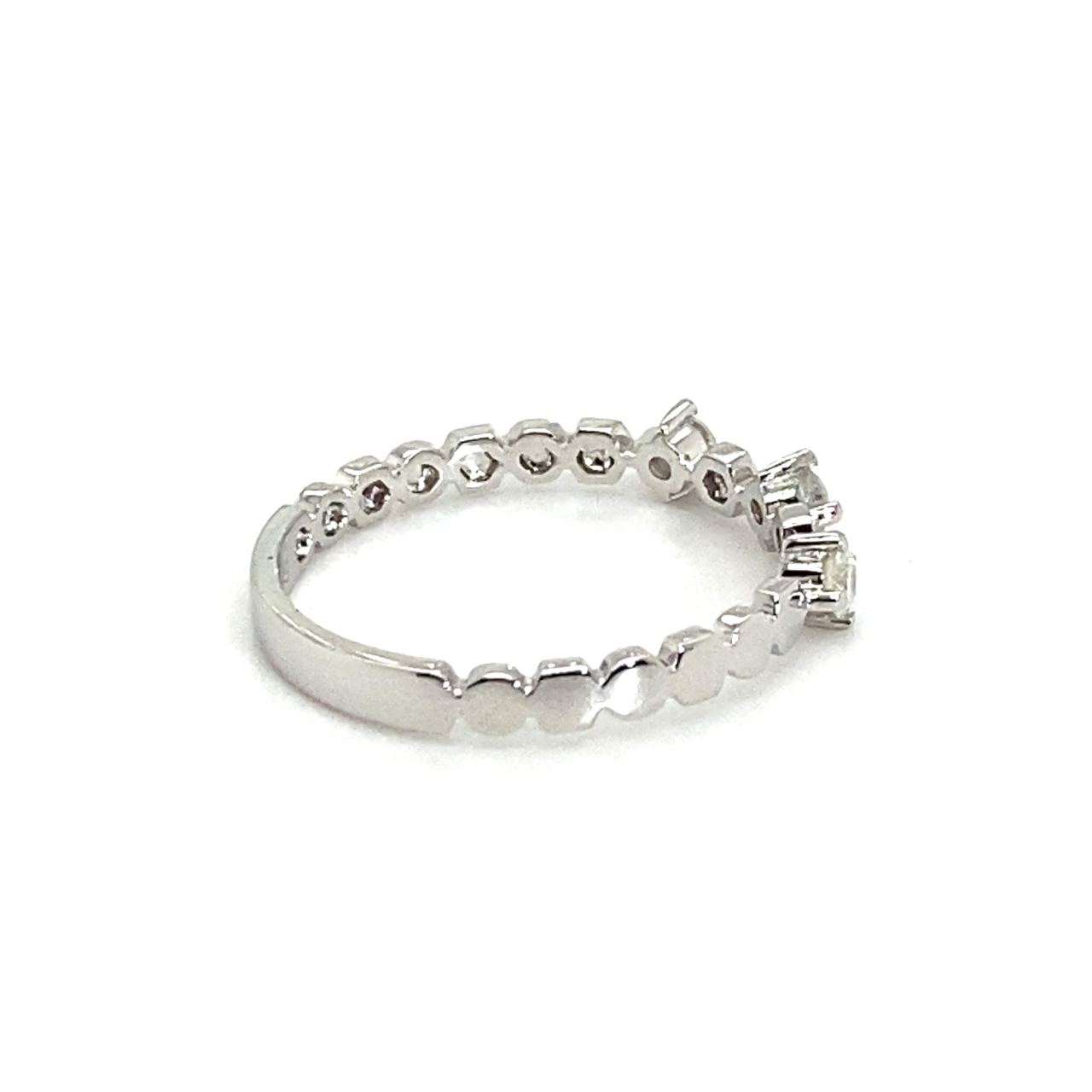 18K White Gold Space Out Diamond Ring