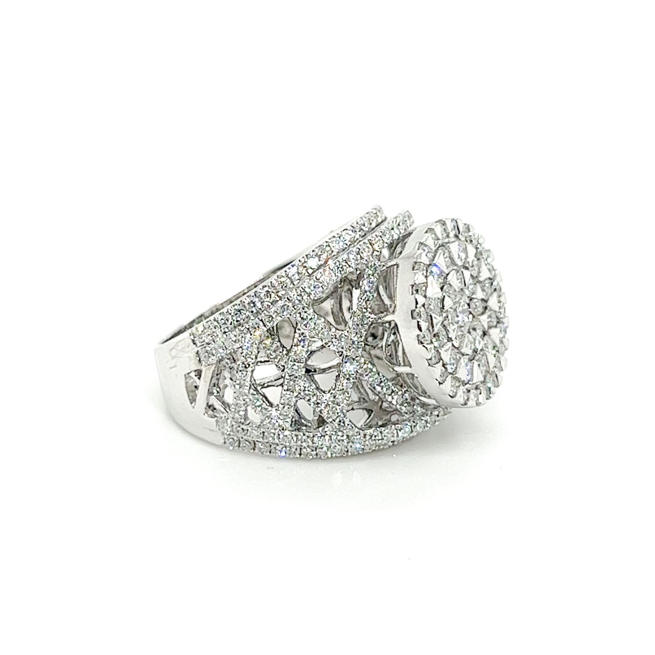 18K White Gold Gamma Thick Side Lotus Cluster Top Diamond Ring