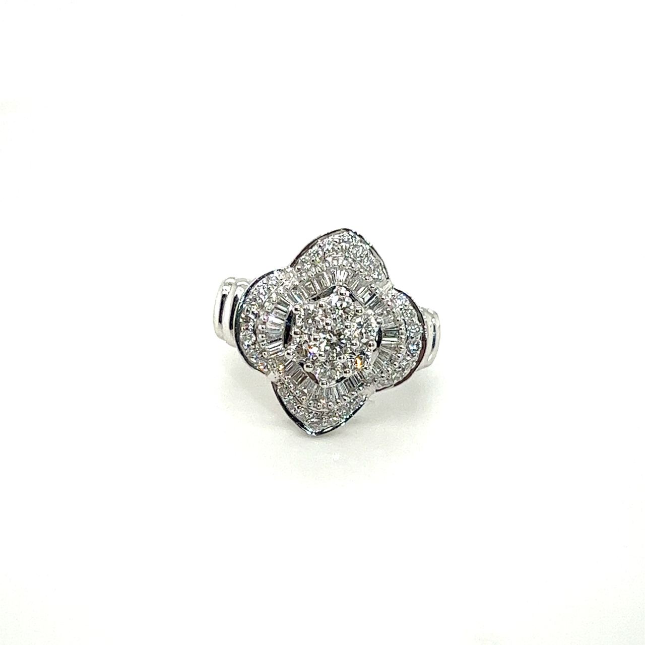 18K White Gold Diamond Ring