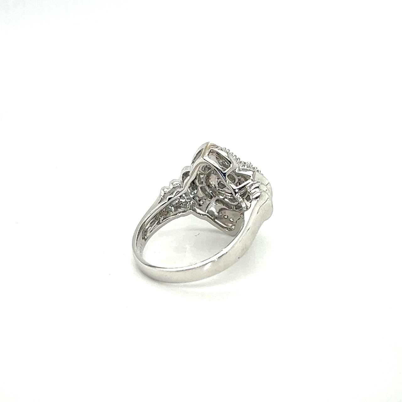 18K White Gold Diamond Ring