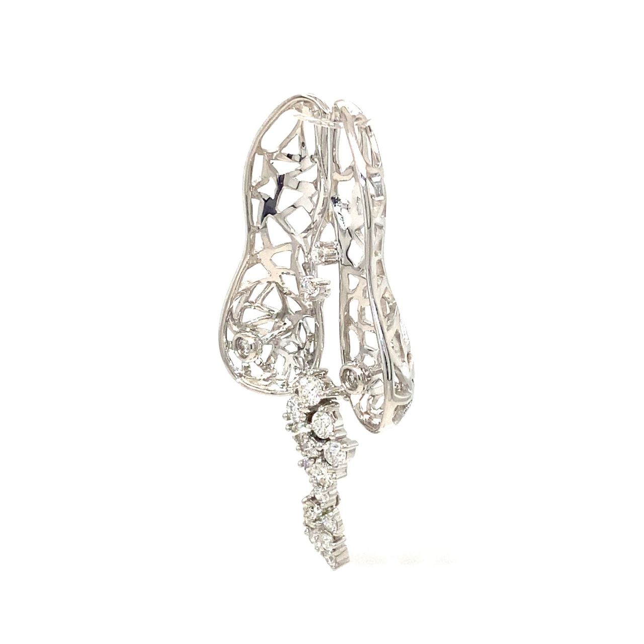 18K White Gold Open Peanut Diamond Pendant