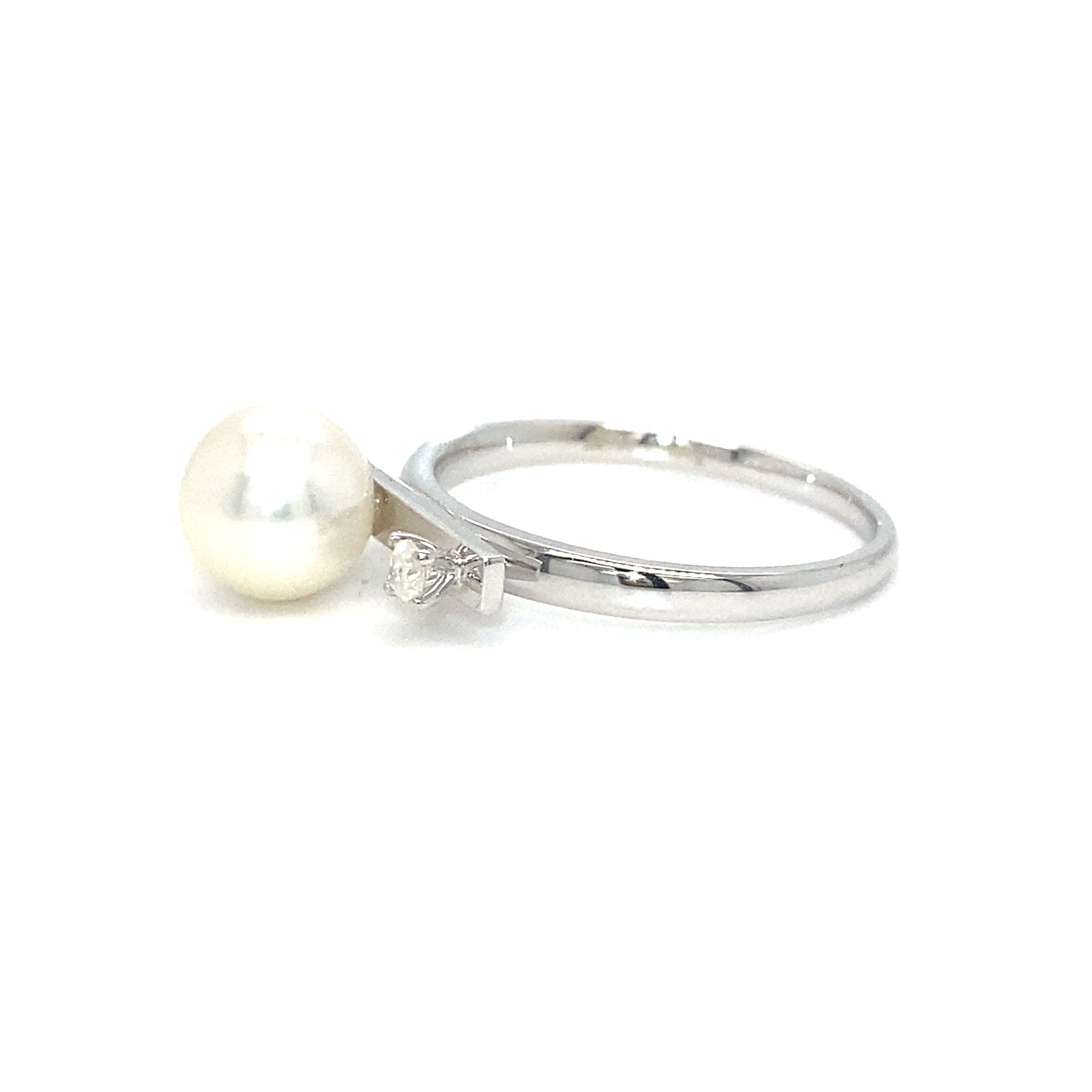 18K White Gold Balance Pearl Diamond Ring